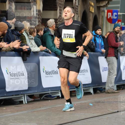 05.10.2025 - 20. swb-Marathon Bremen Strokosch-Dieckow http://msf.ph/oto/9222199 05.10.2025 10:41:43 Ziel 9253, 11701 meine-sportfotos.de