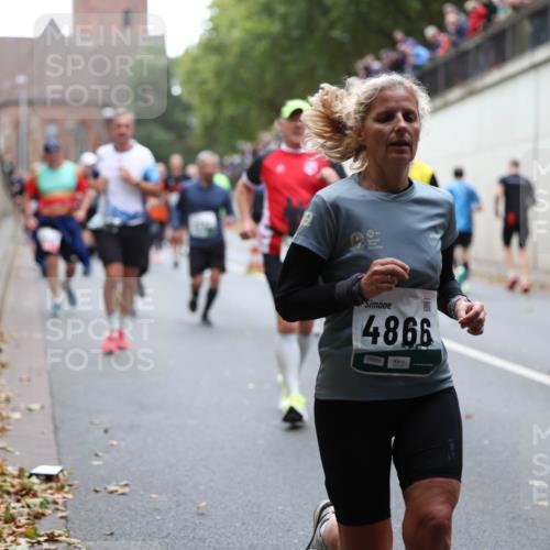 05.10.2025 - 20. swb-Marathon Bremen Michael Strokosch http://msf.ph/oto/9222200 05.10.2025 12:59:15 Laufen 4866 meine-sportfotos.de
