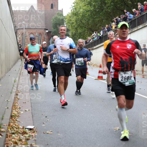 05.10.2025 - 20. swb-Marathon Bremen Michael Strokosch http://msf.ph/oto/9222203 05.10.2025 12:59:15 Laufen 449, 355, 6792, 2692, 7842 meine-sportfotos.de