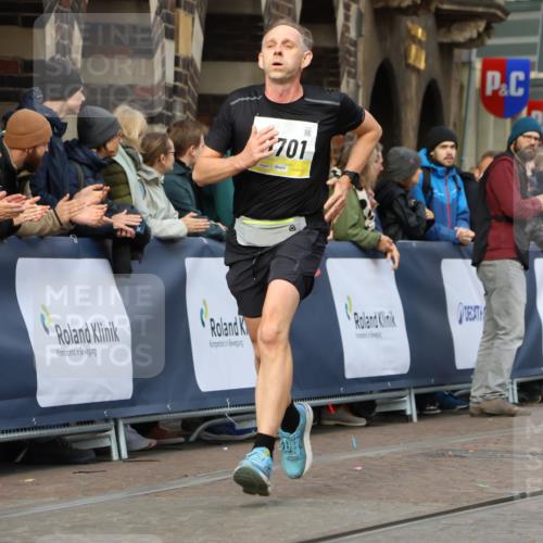 05.10.2025 - 20. swb-Marathon Bremen Strokosch-Dieckow http://msf.ph/oto/9222204 05.10.2025 10:41:43 Ziel 9253, 11701 meine-sportfotos.de