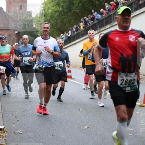 05.10.2025 - 20. swb-Marathon Bremen Michael Strokosch http://msf.ph/oto/9222206 05.10.2025 12:59:16 Laufen 1449, 4997, 2015, 6792, 3, 227, 2692 meine-sportfotos.de