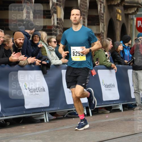05.10.2025 - 20. swb-Marathon Bremen Strokosch-Dieckow http://msf.ph/oto/9222207 05.10.2025 10:41:45 Ziel 9253, 10880, 11581, 11701, 11710 meine-sportfotos.de
