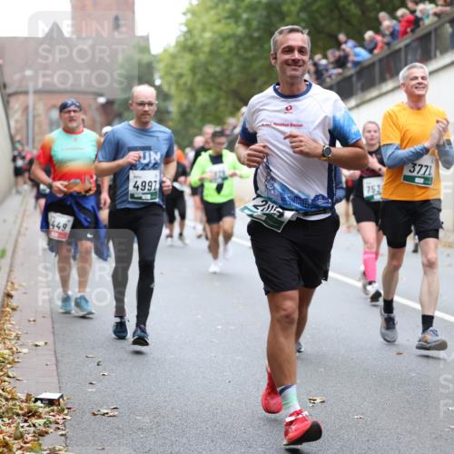 05.10.2025 - 20. swb-Marathon Bremen Michael Strokosch http://msf.ph/oto/9222210 05.10.2025 12:59:17 Laufen 449, 23, 4997, 2015, 753, 3771, 4227 meine-sportfotos.de