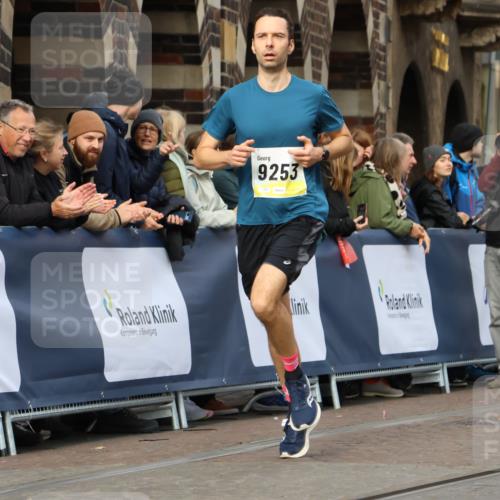 05.10.2025 - 20. swb-Marathon Bremen Strokosch-Dieckow http://msf.ph/oto/9222211 05.10.2025 10:41:45 Ziel 9253, 10880, 11581, 11701, 11710 meine-sportfotos.de
