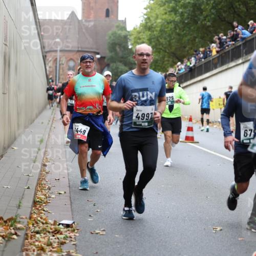 05.10.2025 - 20. swb-Marathon Bremen Michael Strokosch http://msf.ph/oto/9222213 05.10.2025 12:59:17 Laufen 636, 5, 2, 1449, 202, 4997, 929, 679, 201 meine-sportfotos.de