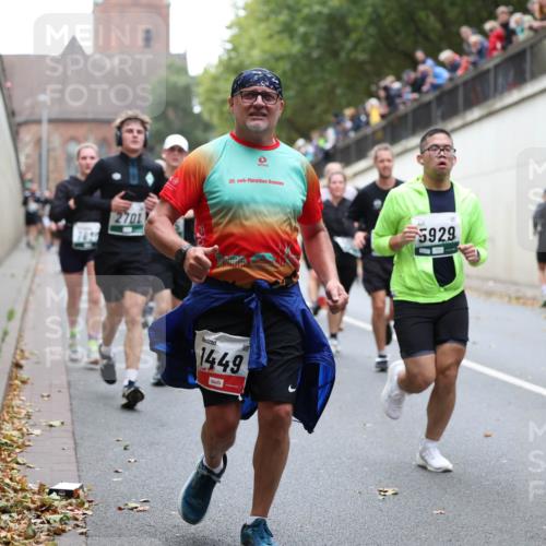 05.10.2025 - 20. swb-Marathon Bremen Michael Strokosch http://msf.ph/oto/9222218 05.10.2025 12:59:19 Laufen 2701, 20, 1449, 5929 meine-sportfotos.de