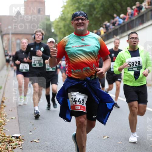 05.10.2025 - 20. swb-Marathon Bremen Michael Strokosch http://msf.ph/oto/9222220 05.10.2025 12:59:19 Laufen 2701, 20, 1449, 5929 meine-sportfotos.de
