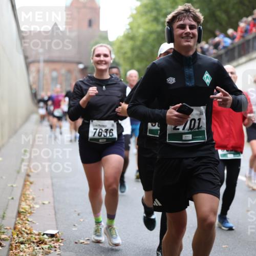 05.10.2025 - 20. swb-Marathon Bremen Michael Strokosch http://msf.ph/oto/9222228 05.10.2025 12:59:21 Laufen 7636, 09, 101, 4706 meine-sportfotos.de