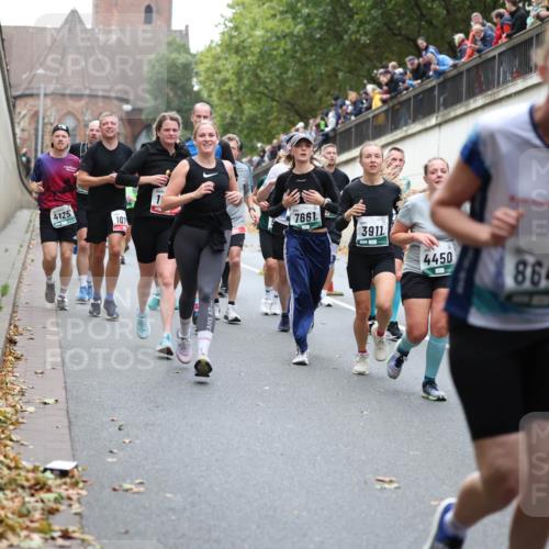 05.10.2025 - 20. swb-Marathon Bremen Michael Strokosch http://msf.ph/oto/9222236 05.10.2025 12:59:24 Laufen 4125, 107, 7661, 3911, 4450, 8645 meine-sportfotos.de