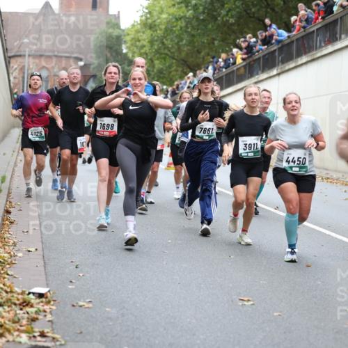 05.10.2025 - 20. swb-Marathon Bremen Michael Strokosch http://msf.ph/oto/9222238 05.10.2025 12:59:25 Laufen 4125, 107, 1698, 7661, 3911, 4450, 86 meine-sportfotos.de