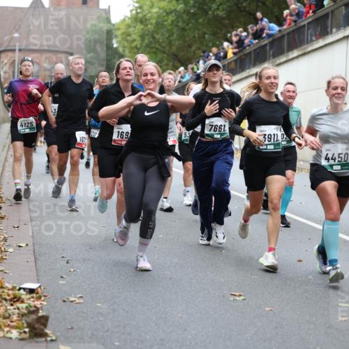 05.10.2025 - 20. swb-Marathon Bremen Michael Strokosch http://msf.ph/oto/9222241 05.10.2025 12:59:25 Laufen 13, 4125, 39110, 7661, 169, 53, 107, 20, 4450, 445 meine-sportfotos.de
