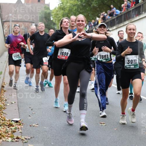 05.10.2025 - 20. swb-Marathon Bremen Michael Strokosch http://msf.ph/oto/9222243 05.10.2025 12:59:26 Laufen 4125, 10, 1698, 72, 7661, 3911, 4450 meine-sportfotos.de