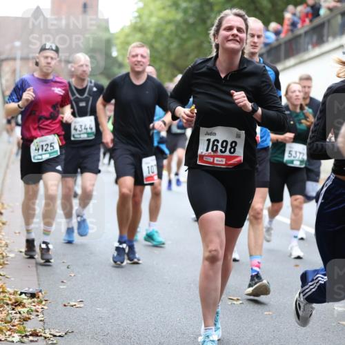 05.10.2025 - 20. swb-Marathon Bremen Michael Strokosch http://msf.ph/oto/9222247 05.10.2025 12:59:27 Laufen 4125, 4344, 10, 1698, 00072, 5372, 91 meine-sportfotos.de