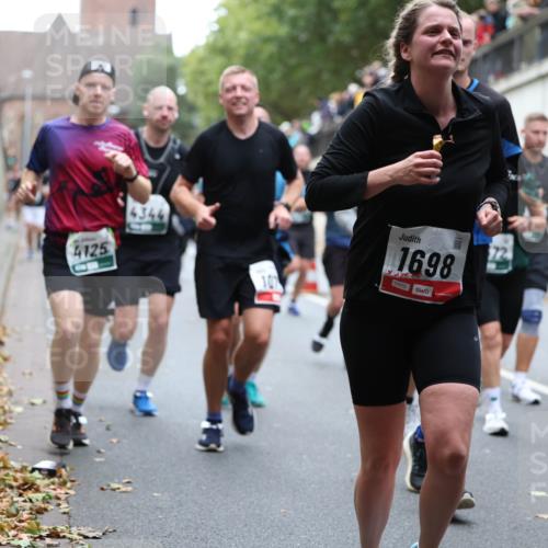 05.10.2025 - 20. swb-Marathon Bremen Michael Strokosch http://msf.ph/oto/9222248 05.10.2025 12:59:27 Laufen 4125, 4344, 1698, 00072, 5911 meine-sportfotos.de
