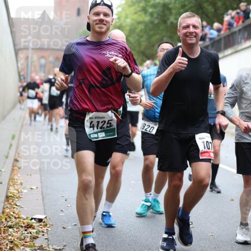 05.10.2025 - 20. swb-Marathon Bremen Michael Strokosch http://msf.ph/oto/9222253 05.10.2025 12:59:28 Laufen 4125, 1920, 107 meine-sportfotos.de