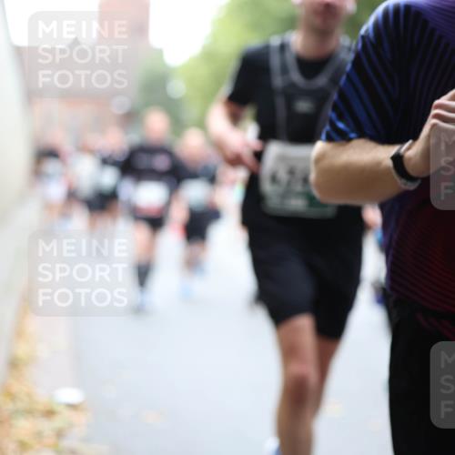 05.10.2025 - 20. swb-Marathon Bremen Michael Strokosch http://msf.ph/oto/9222257 05.10.2025 12:59:29 Laufen 4125 meine-sportfotos.de