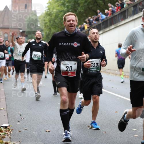 05.10.2025 - 20. swb-Marathon Bremen Michael Strokosch http://msf.ph/oto/9222264 05.10.2025 12:59:31 Laufen 345, 8970, 20, 315, 6, 52, 91, 4413 meine-sportfotos.de