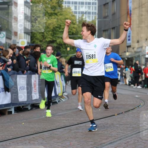 05.10.2025 - 20. swb-Marathon Bremen Strokosch-Dieckow http://msf.ph/oto/9222265 05.10.2025 10:41:53 Ziel 9884, 10104, 10155, 10691, 10880, 11581, 11710 meine-sportfotos.de