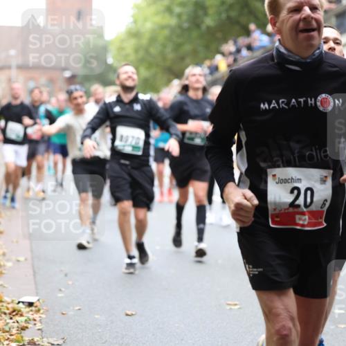 05.10.2025 - 20. swb-Marathon Bremen Michael Strokosch http://msf.ph/oto/9222267 05.10.2025 12:59:32 Laufen 1970, 20, 6 meine-sportfotos.de