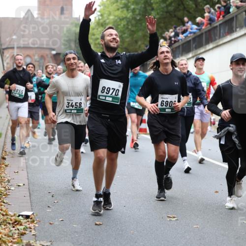 05.10.2025 - 20. swb-Marathon Bremen Michael Strokosch http://msf.ph/oto/9222268 05.10.2025 12:59:33 Laufen 14, 8855, 3458, 8970, 6906 meine-sportfotos.de