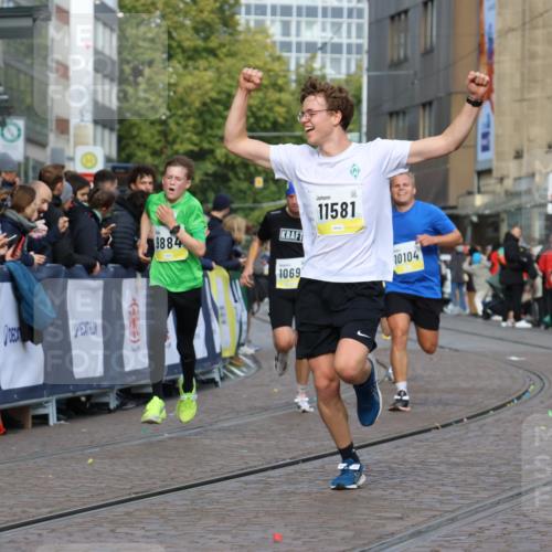 05.10.2025 - 20. swb-Marathon Bremen Strokosch-Dieckow http://msf.ph/oto/9222269 05.10.2025 10:41:53 Ziel 9884, 10104, 10155, 10691, 10880, 11581, 11710 meine-sportfotos.de