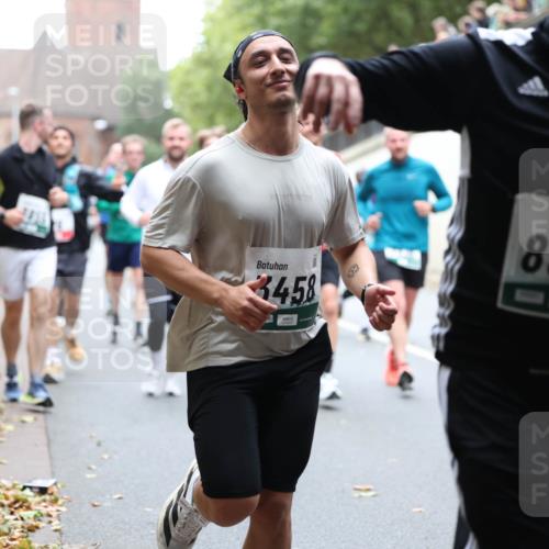 05.10.2025 - 20. swb-Marathon Bremen Michael Strokosch http://msf.ph/oto/9222272 05.10.2025 12:59:34 Laufen 14, 3458, 8970, 906 meine-sportfotos.de