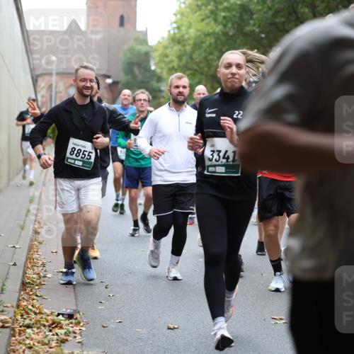 05.10.2025 - 20. swb-Marathon Bremen Michael Strokosch http://msf.ph/oto/9222274 05.10.2025 12:59:35 Laufen 22, 8855, 3341, 945 meine-sportfotos.de
