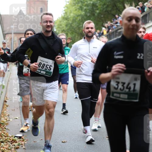 05.10.2025 - 20. swb-Marathon Bremen Michael Strokosch http://msf.ph/oto/9222276 05.10.2025 12:59:36 Laufen 8855, 22, 3706, 3341 meine-sportfotos.de