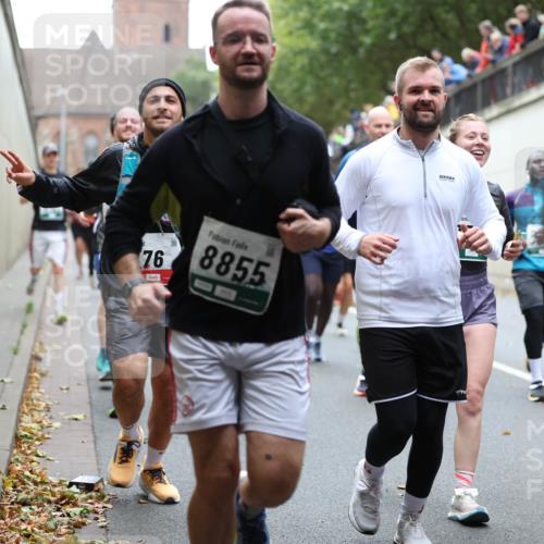 05.10.2025 - 20. swb-Marathon Bremen Michael Strokosch http://msf.ph/oto/9222278 05.10.2025 12:59:36 Laufen 76, 8855, 3 meine-sportfotos.de