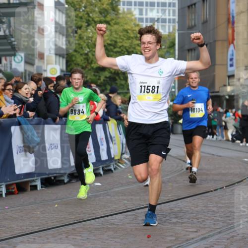 05.10.2025 - 20. swb-Marathon Bremen Strokosch-Dieckow http://msf.ph/oto/9222284 05.10.2025 10:41:53 Ziel 9884, 10104, 10155, 10691, 10880, 11581, 11710 meine-sportfotos.de