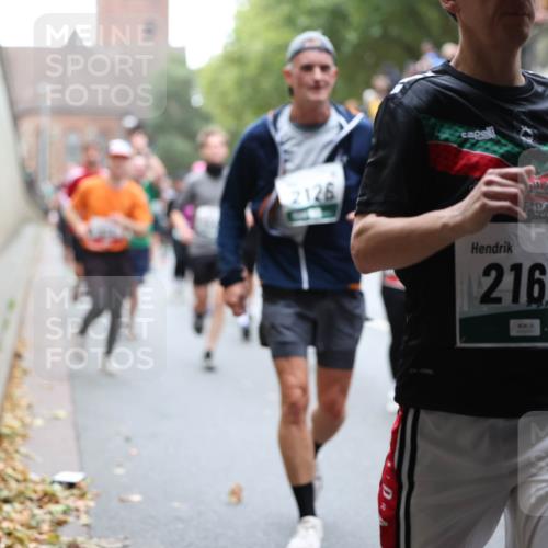 05.10.2025 - 20. swb-Marathon Bremen Michael Strokosch http://msf.ph/oto/9222286 05.10.2025 12:59:40 Laufen 2126, 2161 meine-sportfotos.de