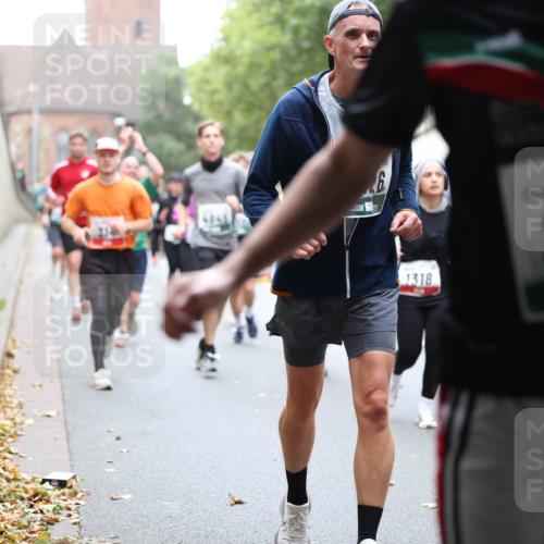 05.10.2025 - 20. swb-Marathon Bremen Michael Strokosch http://msf.ph/oto/9222287 05.10.2025 12:59:41 Laufen 2161, 1318 meine-sportfotos.de