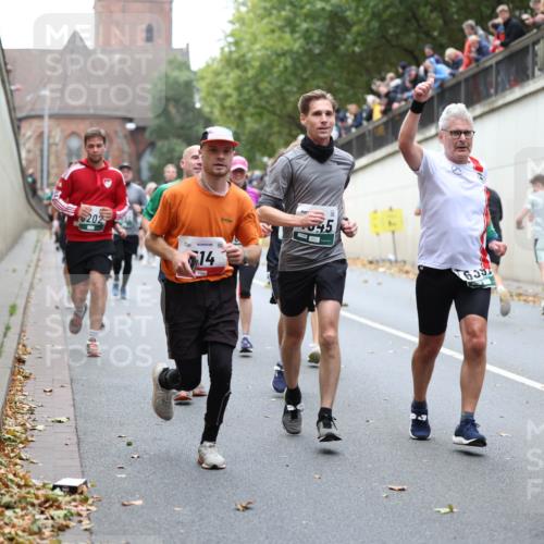 05.10.2025 - 20. swb-Marathon Bremen Michael Strokosch http://msf.ph/oto/9222292 05.10.2025 12:59:42 Laufen 202, 14, 633, 1318 meine-sportfotos.de