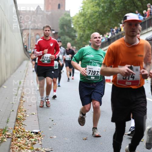 05.10.2025 - 20. swb-Marathon Bremen Michael Strokosch http://msf.ph/oto/9222298 05.10.2025 12:59:43 Laufen 6202, 59, 7197, 34, 4945 meine-sportfotos.de