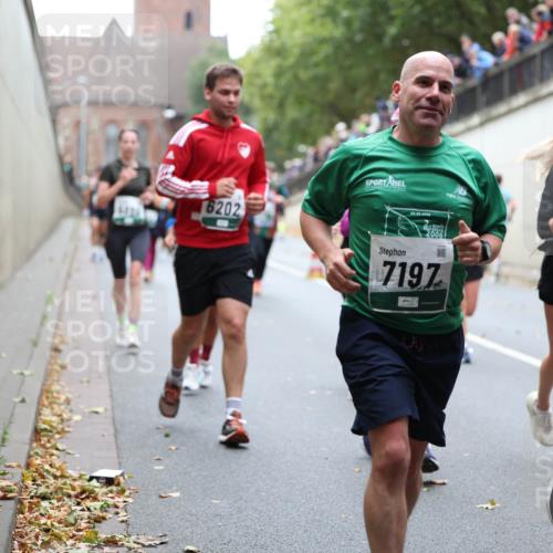 05.10.2025 - 20. swb-Marathon Bremen Michael Strokosch http://msf.ph/oto/9222302 05.10.2025 12:59:44 Laufen 6202, 34, 09, 2006, 2006, 7197, 59 meine-sportfotos.de