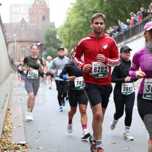 05.10.2025 - 20. swb-Marathon Bremen Michael Strokosch http://msf.ph/oto/9222306 05.10.2025 12:59:45 Laufen 5990, 395, 6202, 2983, 3073 meine-sportfotos.de
