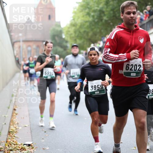 05.10.2025 - 20. swb-Marathon Bremen Michael Strokosch http://msf.ph/oto/9222307 05.10.2025 12:59:45 Laufen 5990, 3959, 6202, 983 meine-sportfotos.de