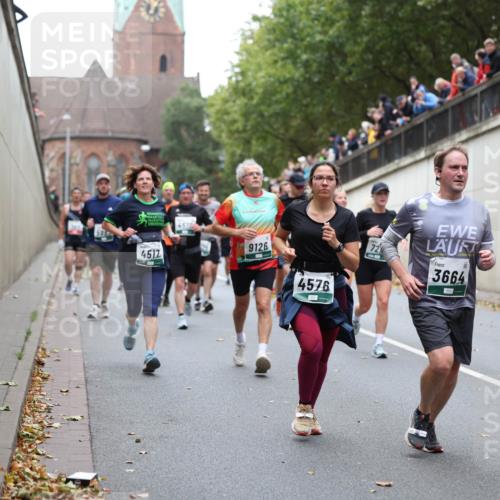 05.10.2025 - 20. swb-Marathon Bremen Michael Strokosch http://msf.ph/oto/9222316 05.10.2025 12:59:49 Laufen 4517, 451, 9126, 4576, 72, 3664 meine-sportfotos.de
