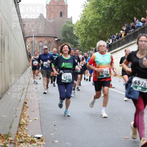 05.10.2025 - 20. swb-Marathon Bremen Michael Strokosch http://msf.ph/oto/9222319 05.10.2025 12:59:50 Laufen 393, 5983, 4512, 9126, 4576 meine-sportfotos.de