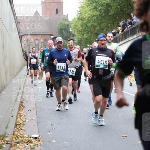 05.10.2025 - 20. swb-Marathon Bremen Michael Strokosch http://msf.ph/oto/9222326 05.10.2025 12:59:52 Laufen 393, 5983, 5426, 4518, 37, 4517 meine-sportfotos.de