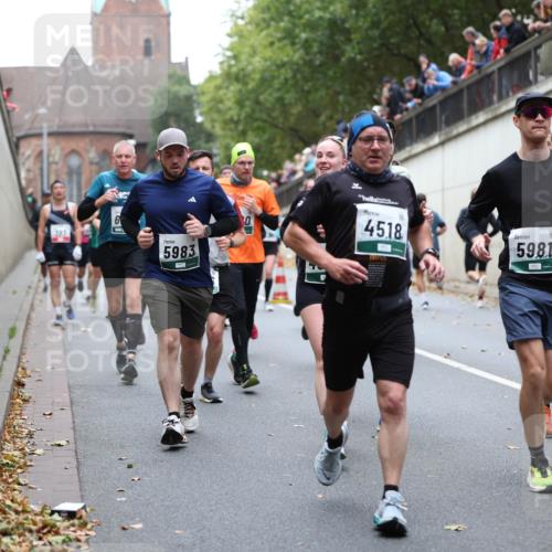05.10.2025 - 20. swb-Marathon Bremen Michael Strokosch http://msf.ph/oto/9222328 05.10.2025 12:59:53 Laufen 5983, 0, 4518, 5981 meine-sportfotos.de