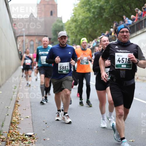 05.10.2025 - 20. swb-Marathon Bremen Michael Strokosch http://msf.ph/oto/9222330 05.10.2025 12:59:53 Laufen 623, 5983, 8620, 4518, 5981 meine-sportfotos.de