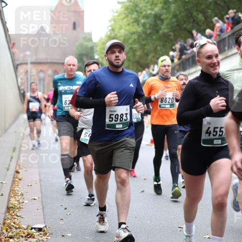 05.10.2025 - 20. swb-Marathon Bremen Michael Strokosch http://msf.ph/oto/9222332 05.10.2025 12:59:54 Laufen 62, 5983, 8620, 54, 455, 603, 45 meine-sportfotos.de