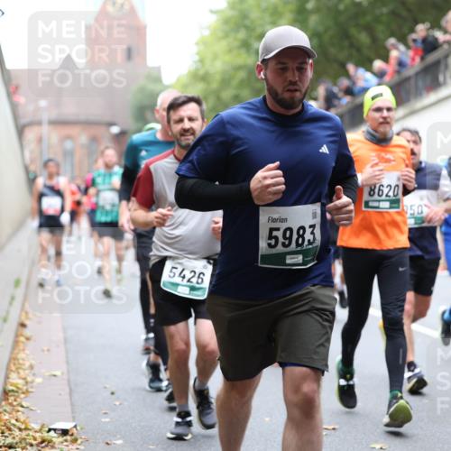 05.10.2025 - 20. swb-Marathon Bremen Michael Strokosch http://msf.ph/oto/9222335 05.10.2025 12:59:55 Laufen 5426, 5983, 8620, 950, 3027 meine-sportfotos.de