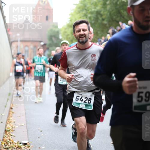 05.10.2025 - 20. swb-Marathon Bremen Michael Strokosch http://msf.ph/oto/9222338 05.10.2025 12:59:55 Laufen 25, 5426, 5983, 9 meine-sportfotos.de