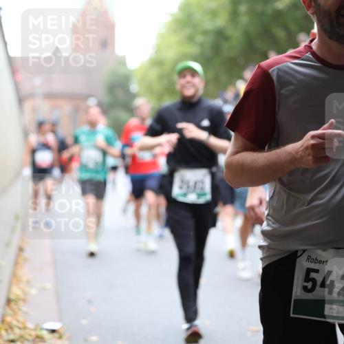 05.10.2025 - 20. swb-Marathon Bremen Michael Strokosch http://msf.ph/oto/9222341 05.10.2025 12:59:56 Laufen 5426 meine-sportfotos.de