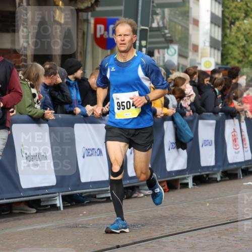05.10.2025 - 20. swb-Marathon Bremen Strokosch-Dieckow http://msf.ph/oto/9222343 05.10.2025 10:42:07 Ziel 8187, 9364, 9504, 9849, 10838, 11422 meine-sportfotos.de
