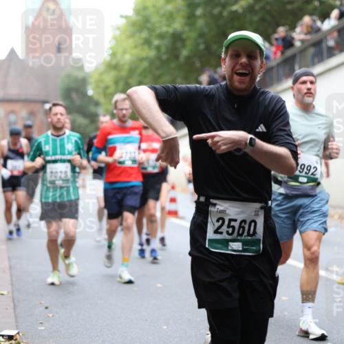 05.10.2025 - 20. swb-Marathon Bremen Michael Strokosch http://msf.ph/oto/9222344 05.10.2025 12:59:57 Laufen 7025, 2560, 992 meine-sportfotos.de
