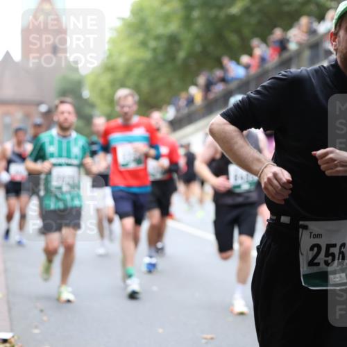 05.10.2025 - 20. swb-Marathon Bremen Michael Strokosch http://msf.ph/oto/9222345 05.10.2025 12:59:57 Laufen 2560 meine-sportfotos.de