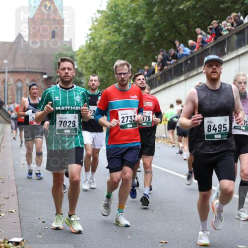 05.10.2025 - 20. swb-Marathon Bremen Michael Strokosch http://msf.ph/oto/9222346 05.10.2025 12:59:58 Laufen 7029, 79, 2733, 70, 8495 meine-sportfotos.de